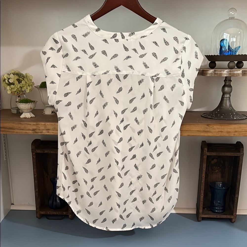 White Patterned Top - Picture 4 of 4
